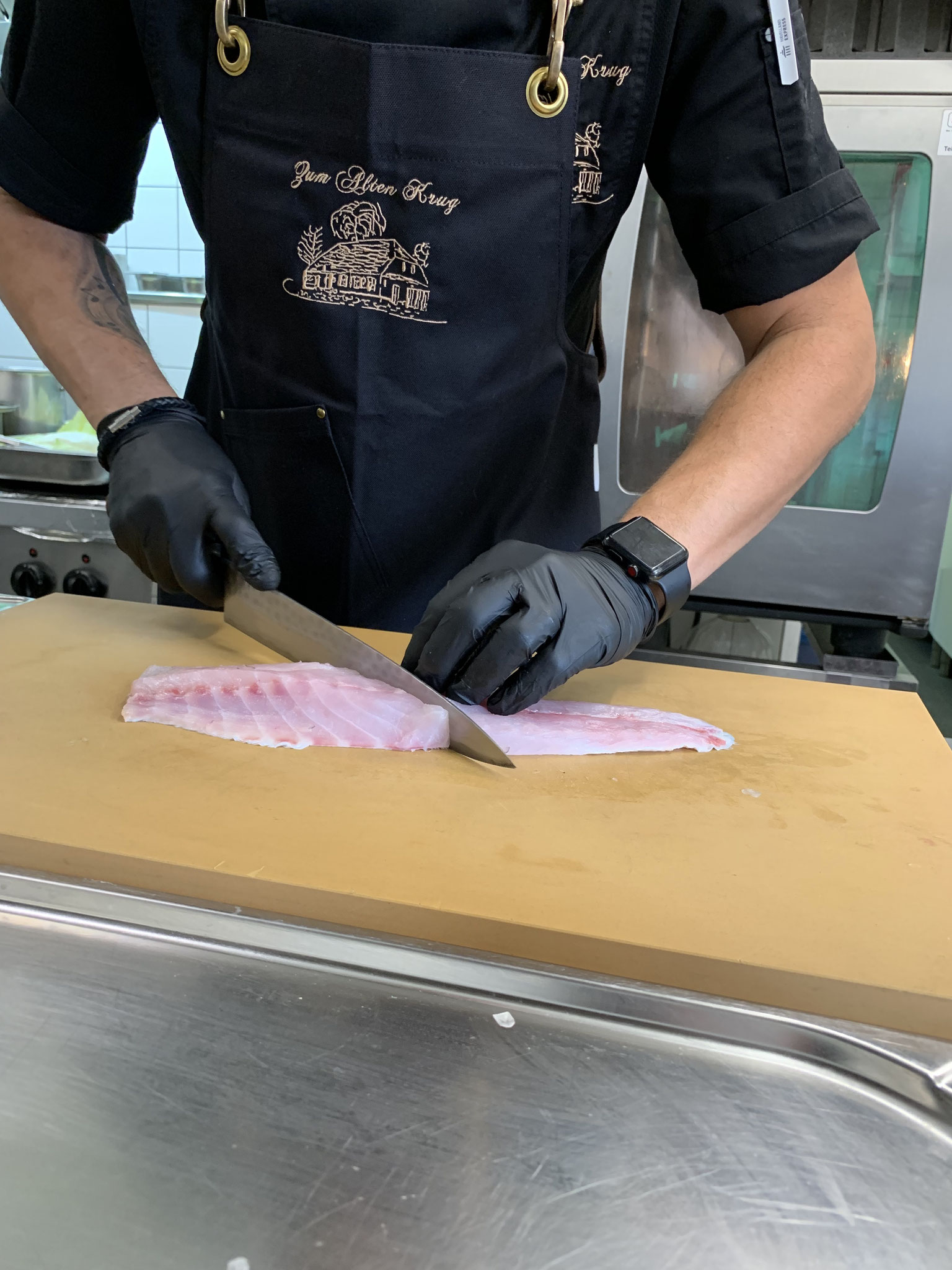 frischer Fisch wird zubereitet