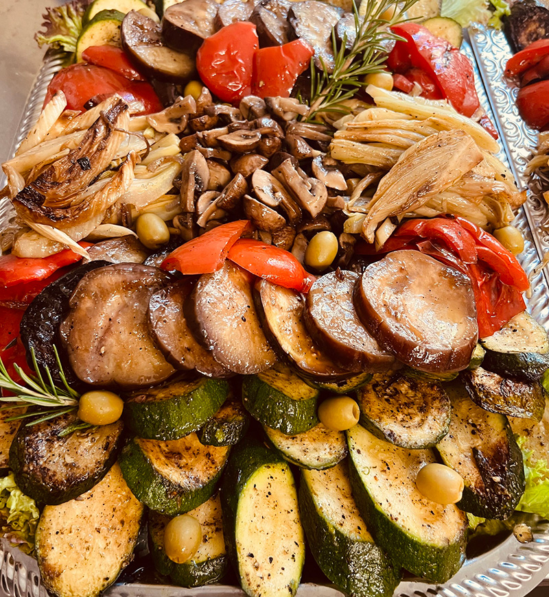 Cateringplatte mit Aubergine und leckeren Pilzen